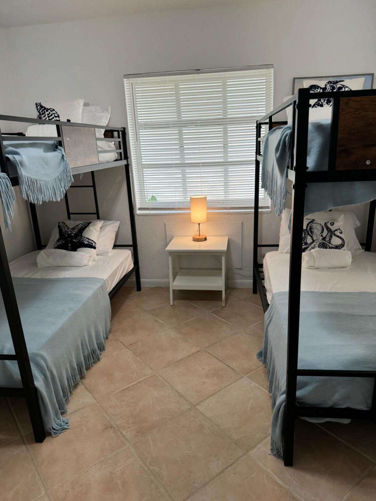 דניה ביץ' Hostel Beds & Sheets Fll Airport מראה חיצוני תמונה