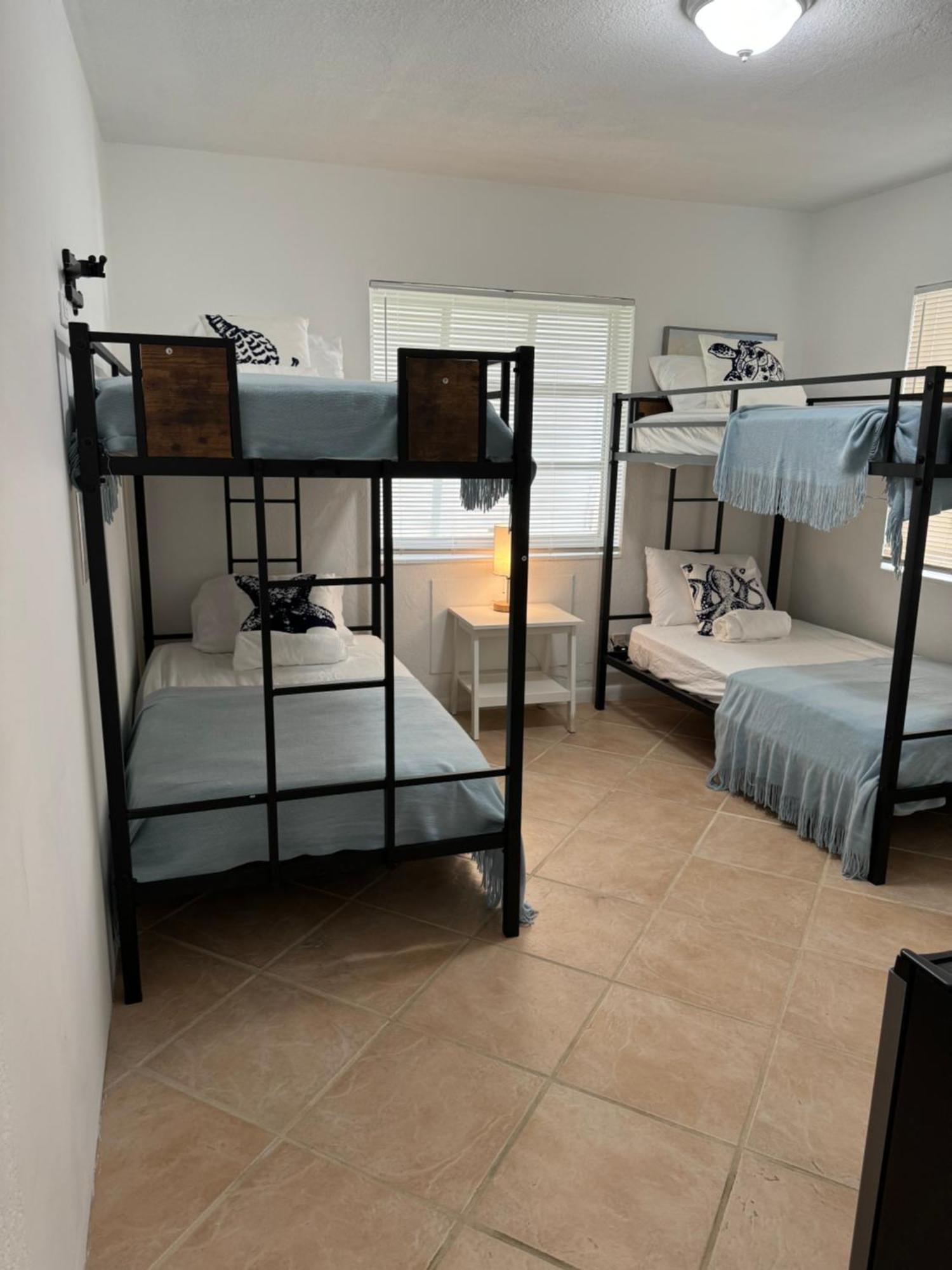 דניה ביץ' Hostel Beds & Sheets Fll Airport מראה חיצוני תמונה